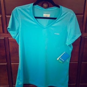 NWT Columbia V neck Omni Wick Shirt. L